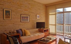 Apartamento pé na areia com vista para o mar.
